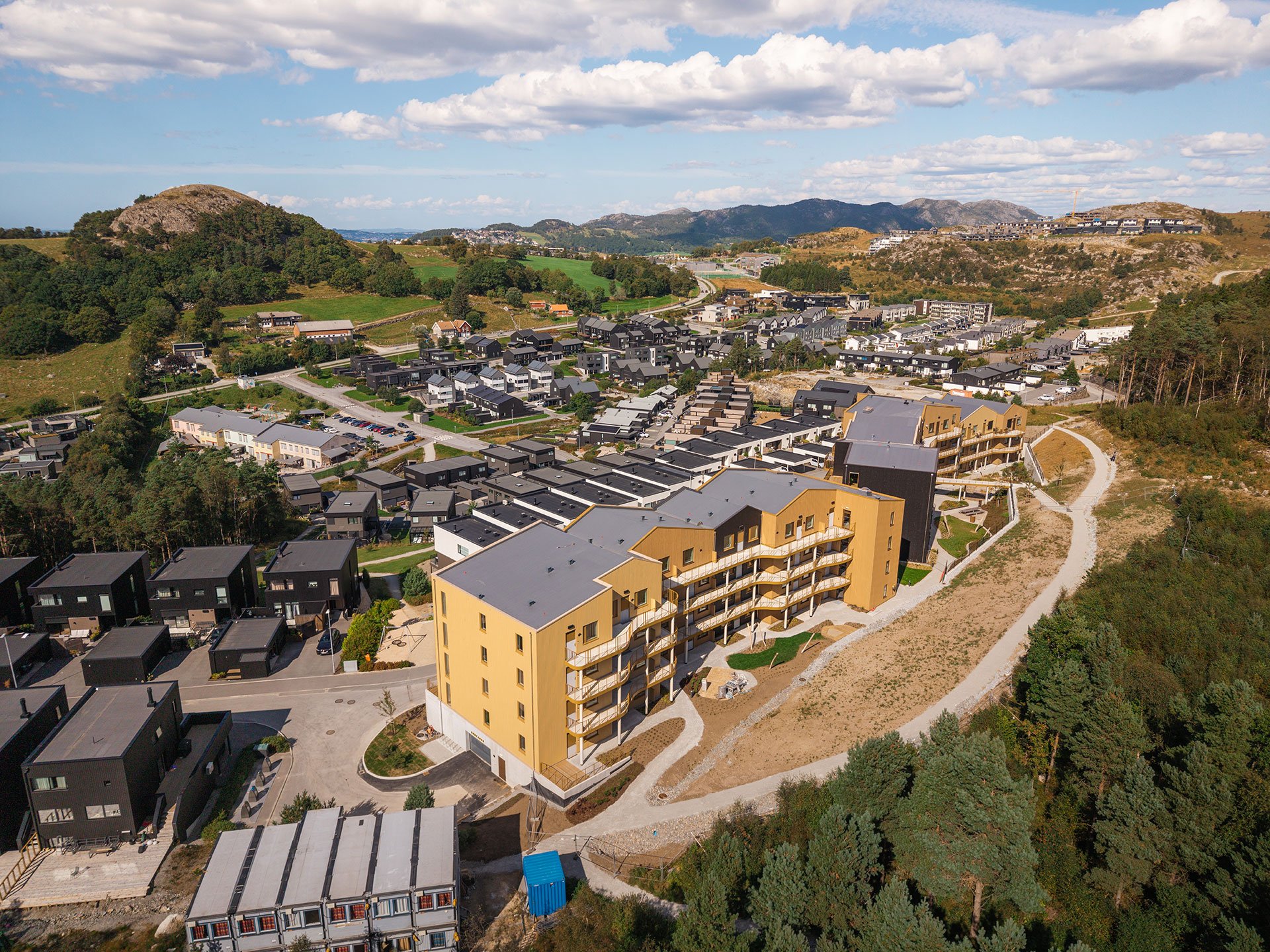Dronebilde av Skogens ro, tatt august 2026