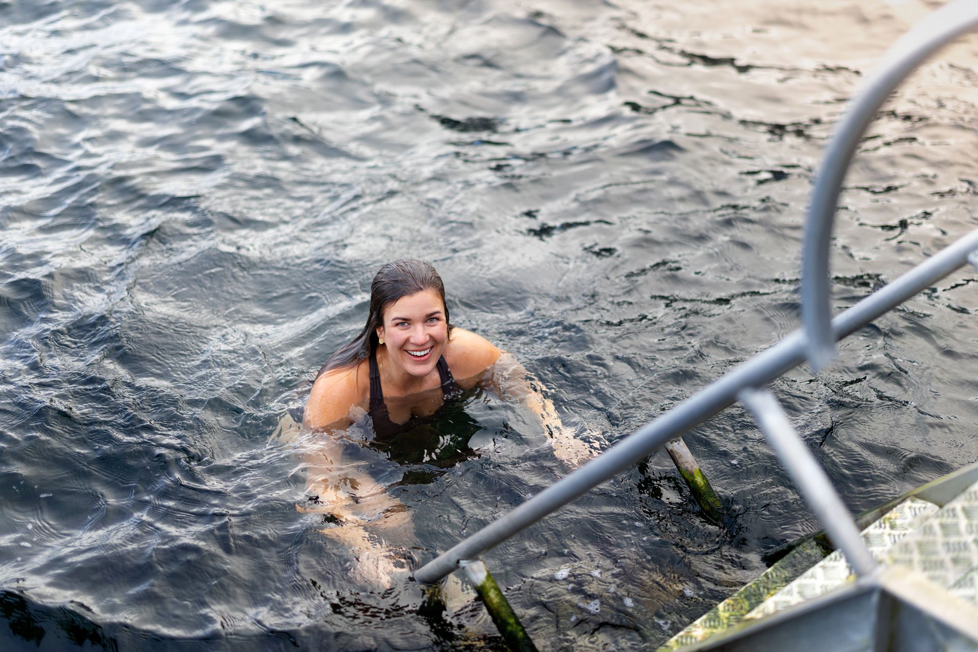 Sjøbading i havet like ved Støperiet Øst