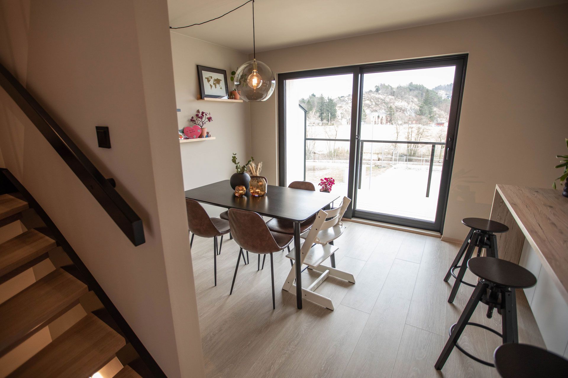 Spisebord i rekkehus på Hovemarka