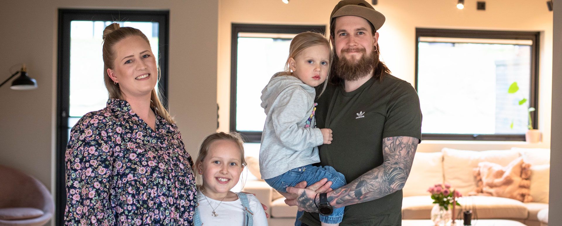 Familien Vervik på kjøkkenet sitt på Hovemarka