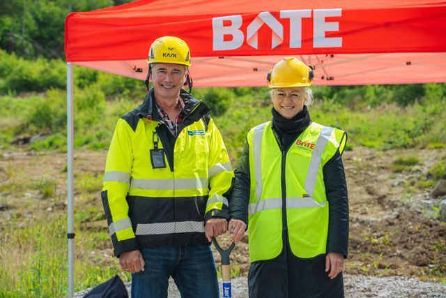 Merete Eik fra Bate og Frank Jensen fra Jaerentreprenor